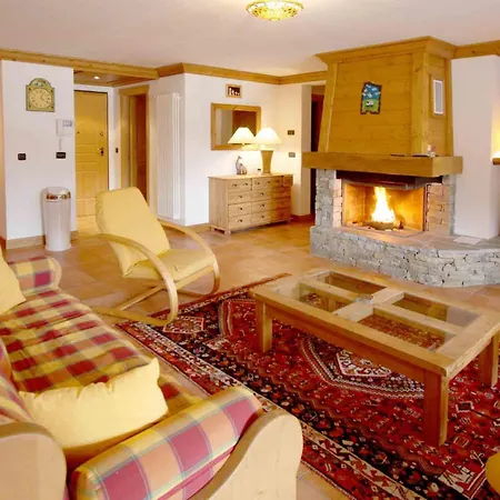 Charmante In Mit Suedbalkon Und Blick Auf Den Blanc By Interhome Daire Chamonix